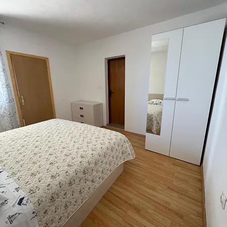 Lesic Zaklopatica Apartmán