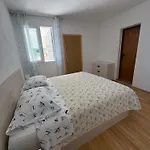 Lesic Zaklopatica Appartement *