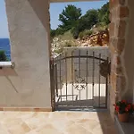 Lesic Zaklopatica Apartman *