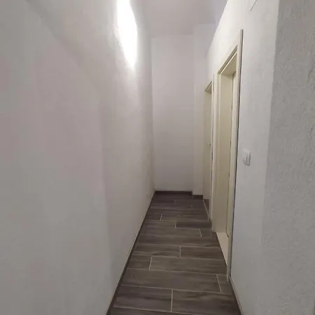 Lesic Zaklopatica Apartment