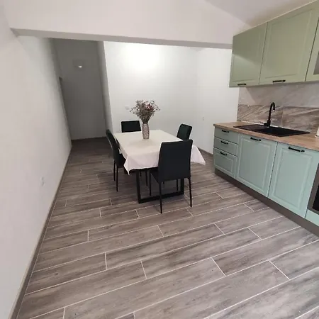 Lesic Zaklopatica Apartment