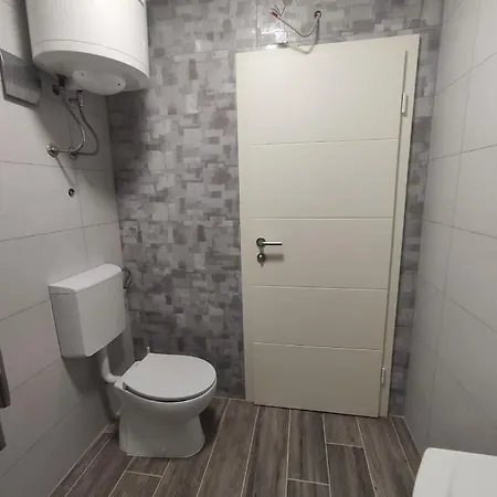 Lesic Zaklopatica Lägenhet