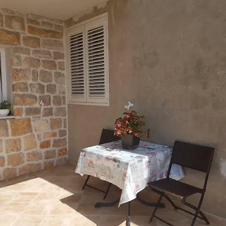 Lesic Zaklopatica Lastovo